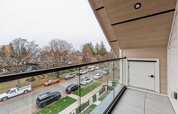 2 448 W 20th Avenue Cambie