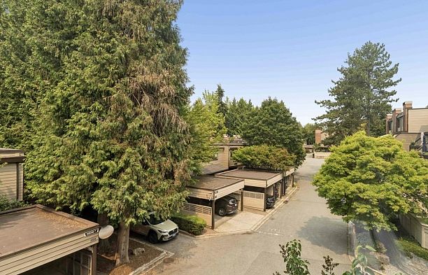 201 2140 Briar Avenue Quilchena