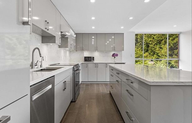 201 2140 Briar Avenue Quilchena
