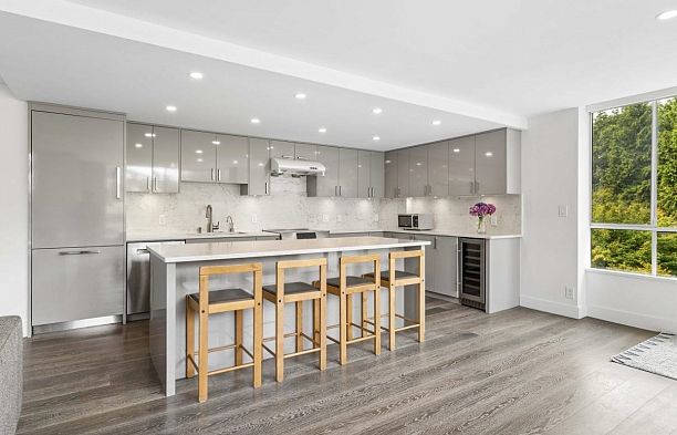 201 2140 Briar Avenue Quilchena