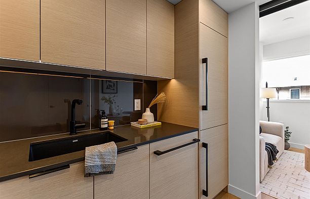 307 8120 Oak Street Marpole