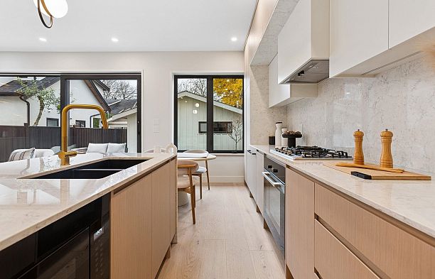 2 448 W 20th Avenue Cambie