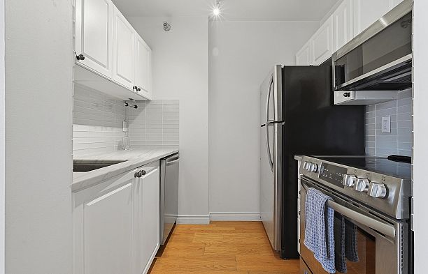 403 233 Abbott Street Downtown VW