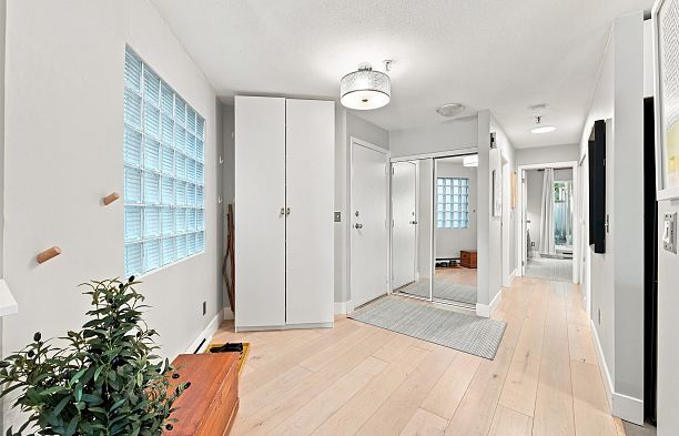 108 2020 W 8th Avenue Kitsilano