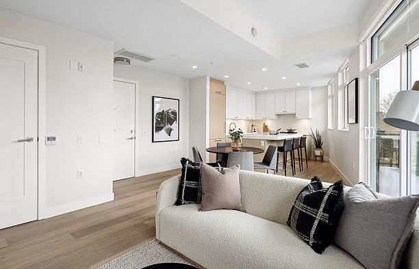302 5005 Ash Street Cambie