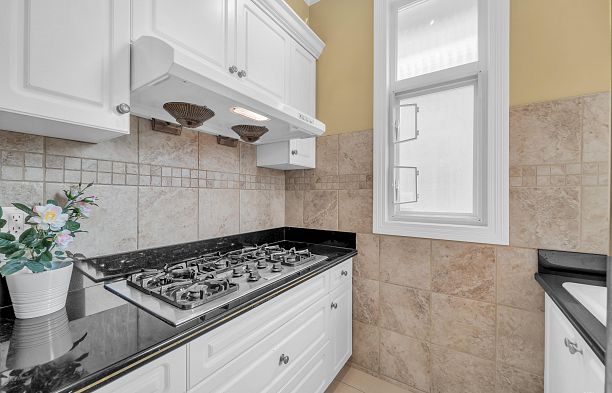 2498 W 22nd Avenue Arbutus