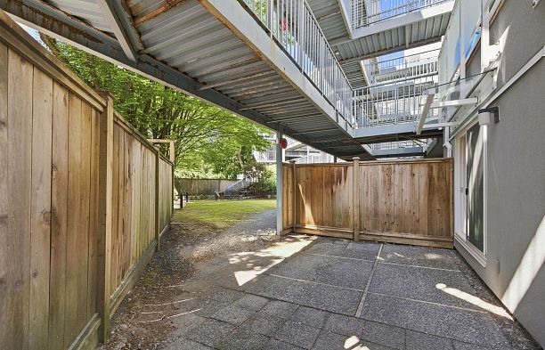 108 2020 W 8th Avenue Kitsilano