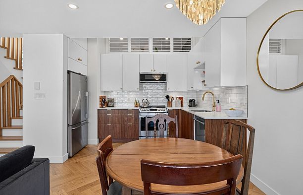 829 W 7th Avenue Fairview VW