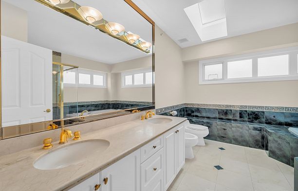 2498 W 22nd Avenue Arbutus