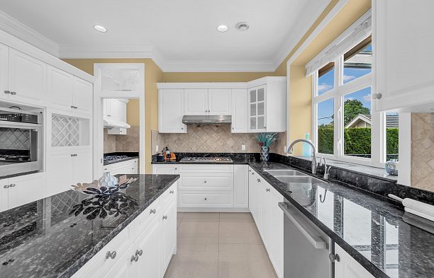 2498 W 22nd Avenue Arbutus