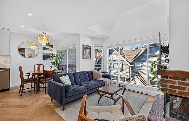 829 W 7th Avenue Fairview VW