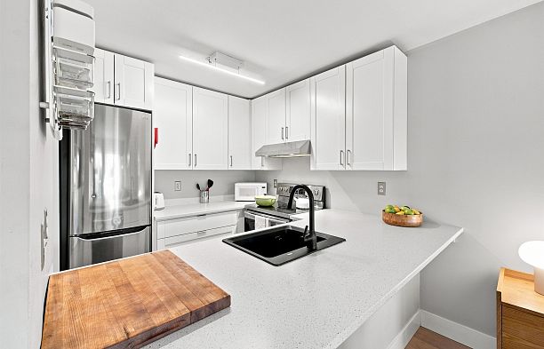 108 2020 W 8th Avenue Kitsilano