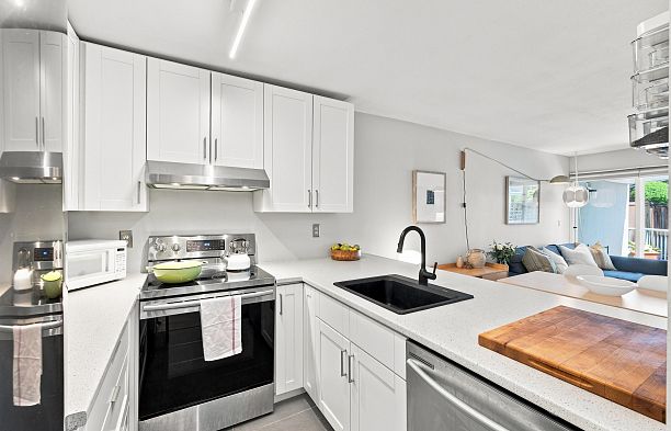 108 2020 W 8th Avenue Kitsilano