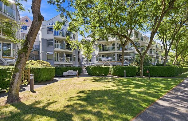 108 2020 W 8th Avenue Kitsilano