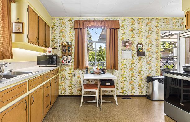461 W 18th Avenue Cambie