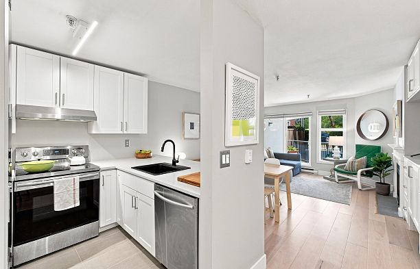 108 2020 W 8th Avenue Kitsilano