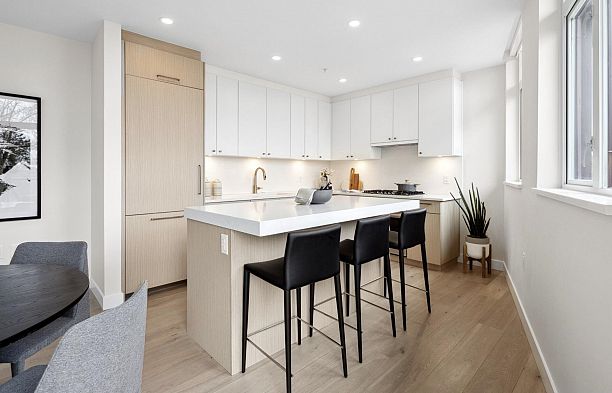 302 5005 Ash Street Cambie