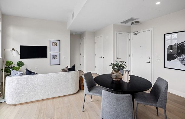 302 5005 Ash Street Cambie