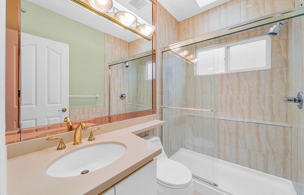 2498 W 22nd Avenue Arbutus