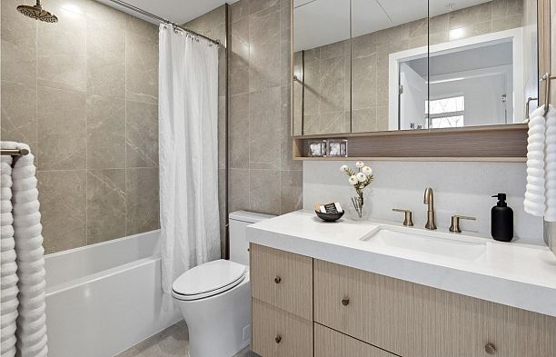302 5005 Ash Street Cambie