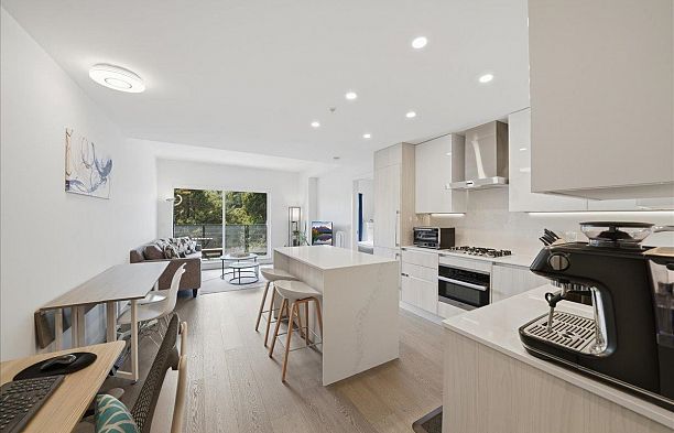 303 477 W 59th Avenue South Cambie