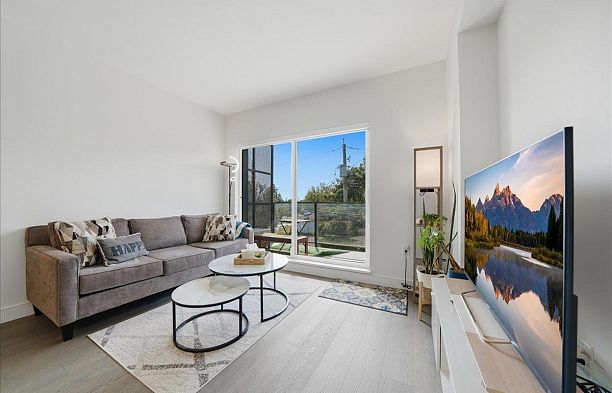303 477 W 59th Avenue South Cambie