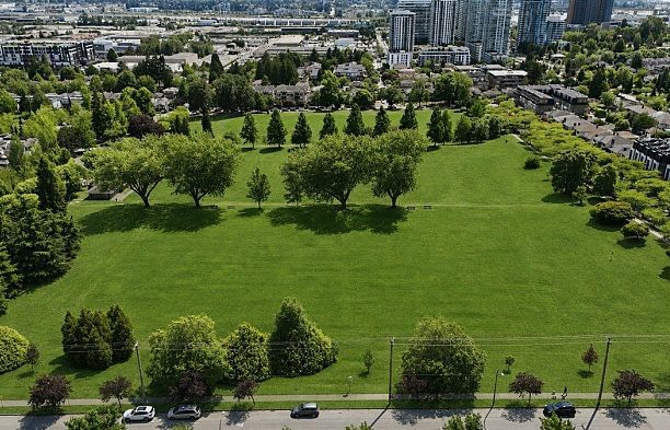 303 477 W 59th Avenue South Cambie