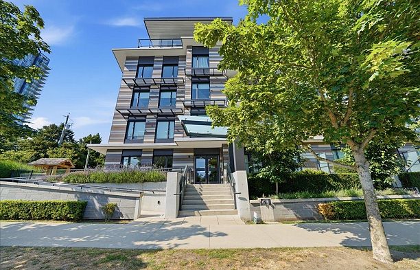 303 477 W 59th Avenue South Cambie
