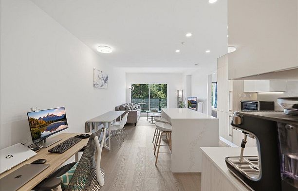 303 477 W 59th Avenue South Cambie