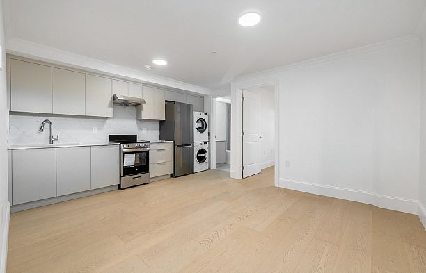 5081 Crown Avenue Southlands