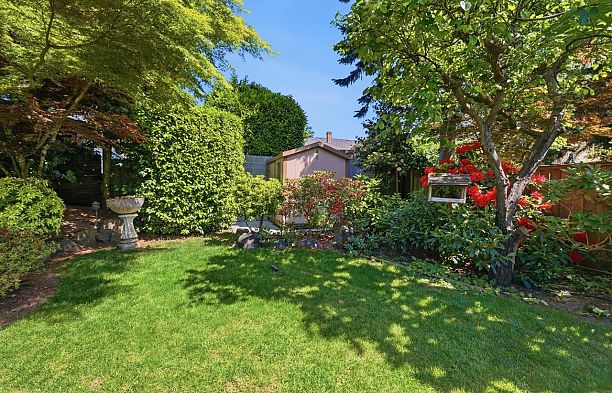 2727 W 36th Avenue MacKenzie Heights