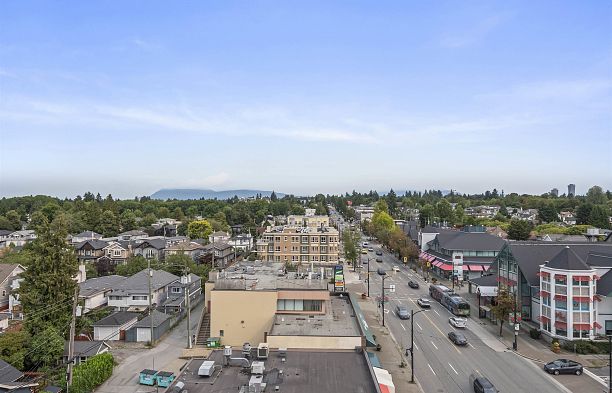 702 8415 Granville Street S.W. Marine