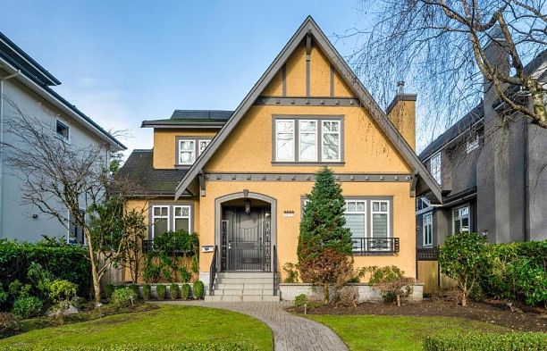 2979 W 31st Avenue MacKenzie Heights