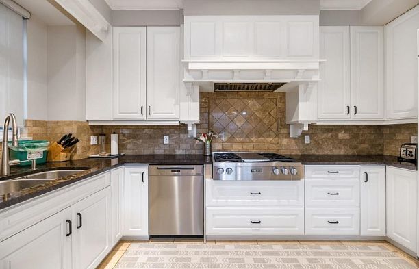 2979 W 31st Avenue MacKenzie Heights