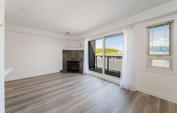 302 3788 W 10th Avenue Point Grey