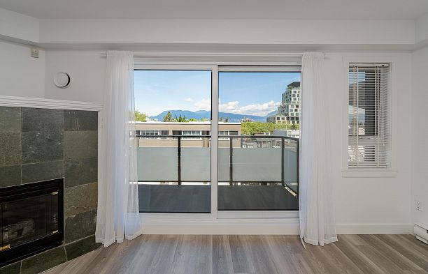 302 3788 W 10th Avenue Point Grey