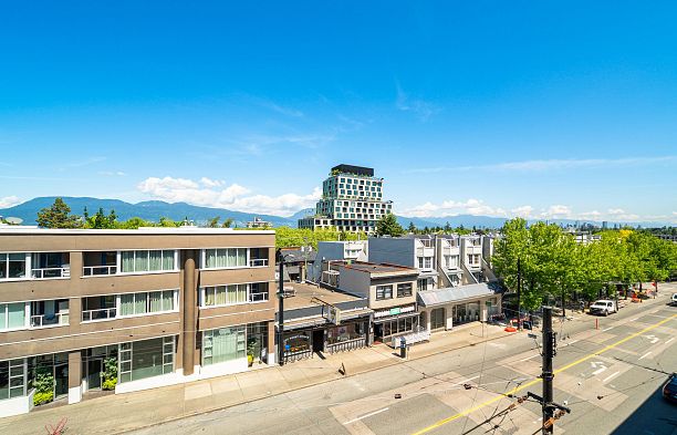 302 3788 W 10th Avenue Point Grey