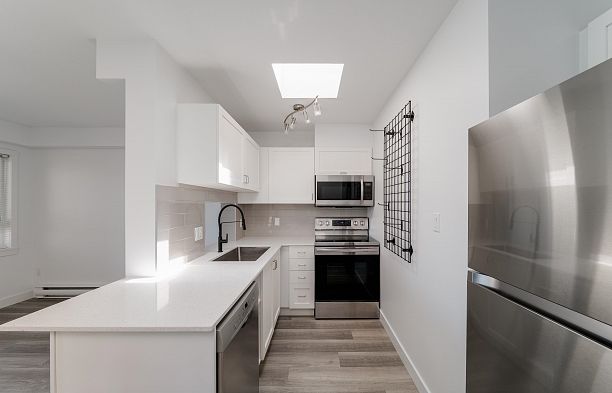 302 3788 W 10th Avenue Point Grey