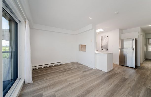 302 3788 W 10th Avenue Point Grey