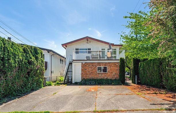 3488 Highbury Street Dunbar