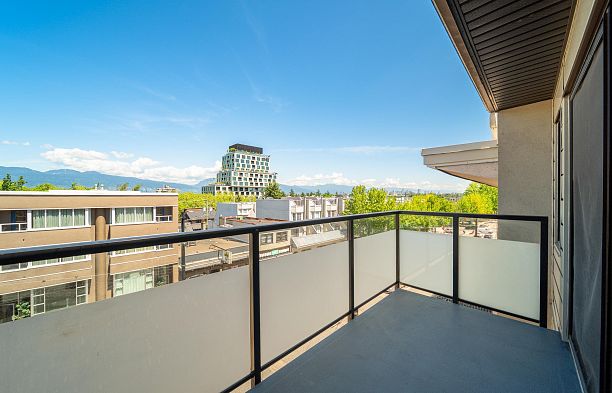 302 3788 W 10th Avenue Point Grey
