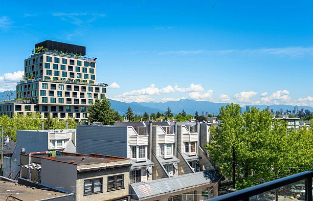302 3788 W 10th Avenue Point Grey
