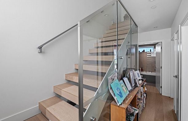 156 W Woodstock Avenue Cambie