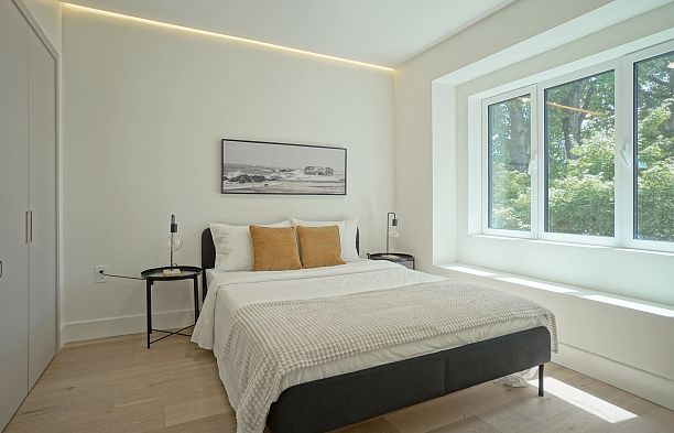 1 3315 W 10th Street Kitsilano
