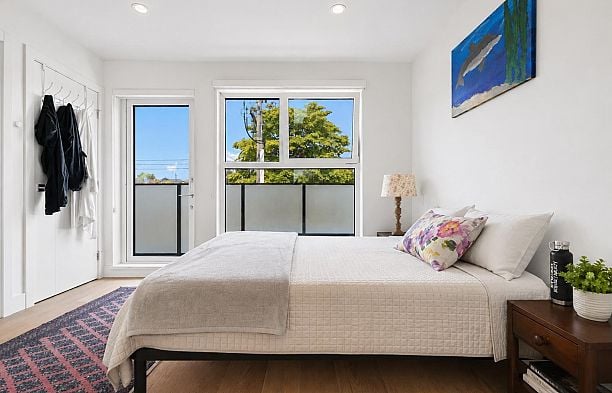 156 W Woodstock Avenue Cambie