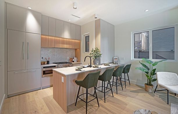 1 3315 W 10th Street Kitsilano