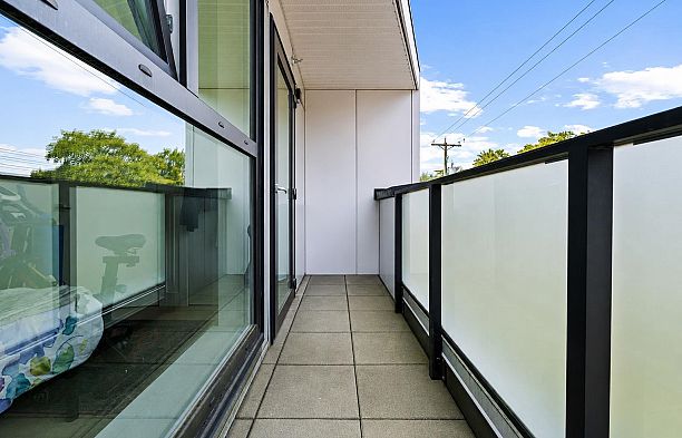 156 W Woodstock Avenue Cambie