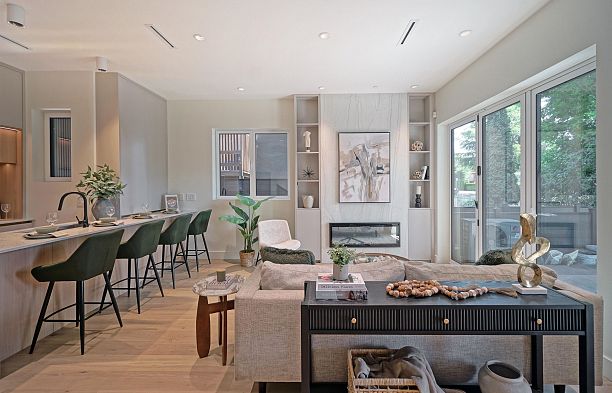 1 3315 W 10th Street Kitsilano