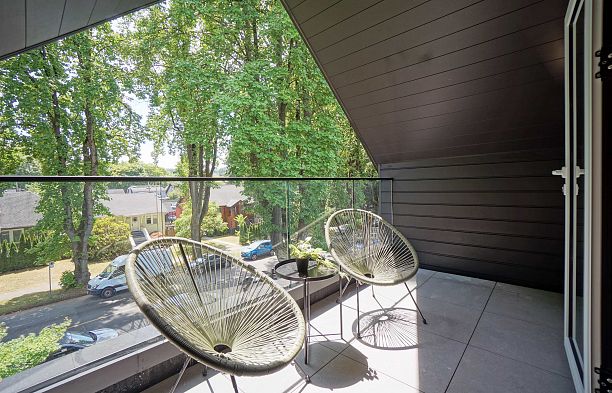 1 3315 W 10th Street Kitsilano