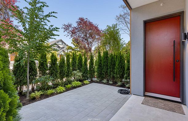 2 3058 W 34th Avenue MacKenzie Heights